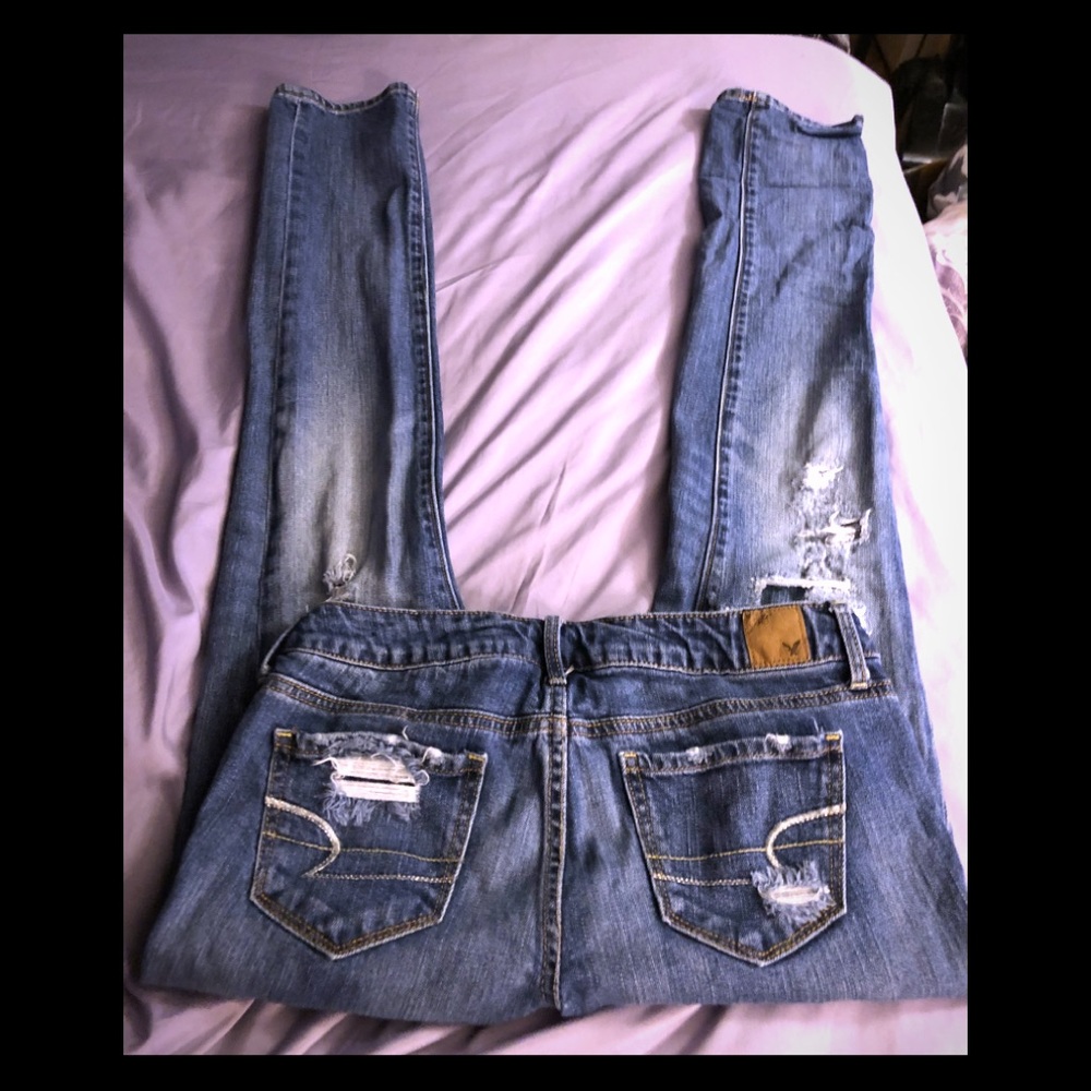 American eagle size 2 distressed jeans.